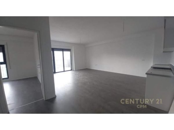 Tirane, jepet me qera apartament 600 Euro (komuna e parisit)