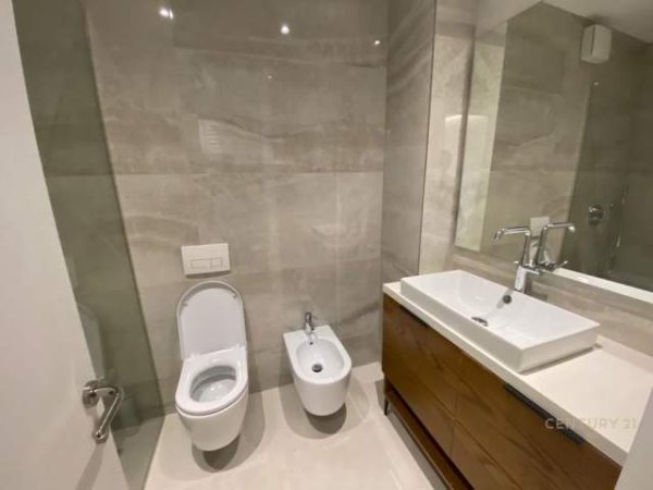Tirane, jepet me qera apartament 1.200 Euro (ZOGU I ZI)