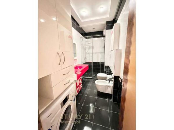 Tirane, shes apartament 250.000 Euro (RRUGA  KAVAJES)