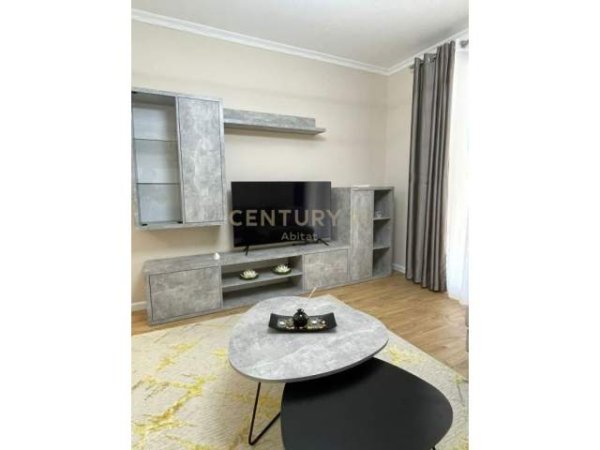 Tirane, jepet me qera apartament 2+1 1.000 Euro (QYTT STUDENTI)