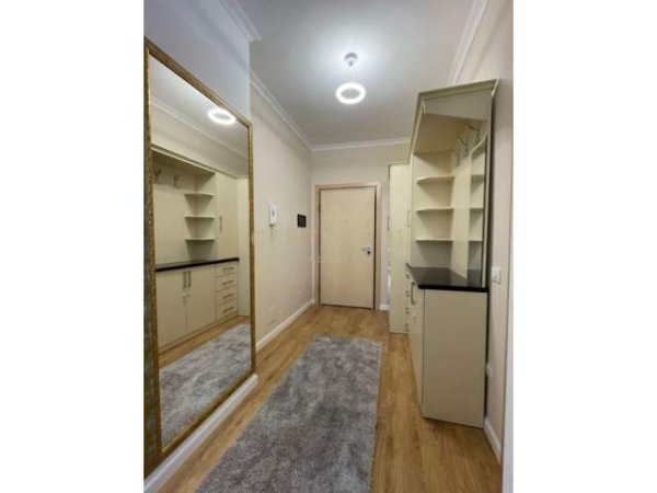 Tirane, jepet me qera apartament 2+1 1.000 Euro (QYTT STUDENTI)