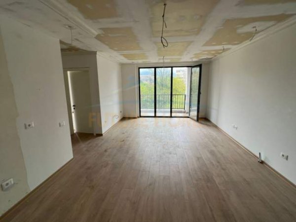 Korce, shitet apartament 2+1+BLK Kati 3, 104 m² 86.000 Euro (Lagjia 9, Korçë)