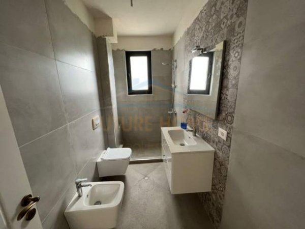 Korce, shitet apartament 2+1+BLK Kati 3, 104 m² 86.000 Euro (Lagjia 9, Korçë)