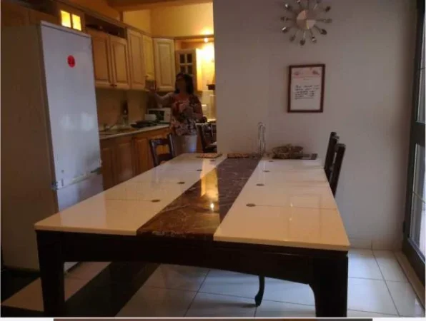 Tirane, jepet me qera apartament 3+1+BLK Kati 2, 220 m² 1.000 Euro (rruga Budi)