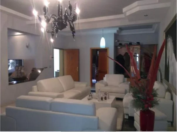 Tirane, jepet me qera apartament 3+1+BLK Kati 2, 220 m² 1.000 Euro (rruga Budi)
