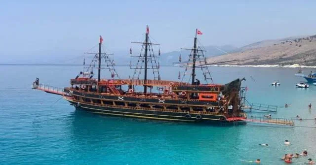 Shetitje me Varke ne Vlore - Xhiro me gomone dhe anije ne Sarande