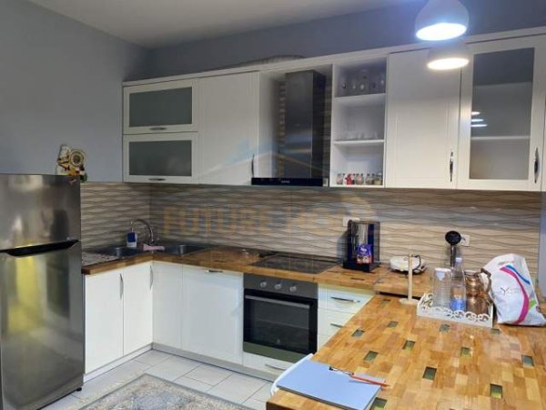 Tirane, jepet me qera apartament 1+1+BLK Kati 3, 68 m² 550 Euro (Rrapo Hekali)