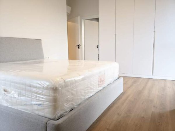 Tirane, jepet me qera apartament 3+1 Kati 10, 140 m² 2.500 Euro (Rruga e Kosovareve)