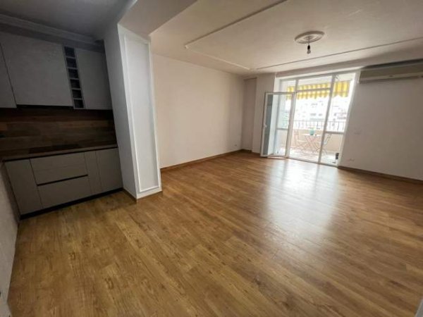 Tirane, jepet me qera zyre Kati 9, 106 m² 1.200 Euro (BLLOK)