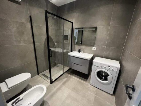 Tirane, jepet me qera zyre Kati 9, 106 m² 1.200 Euro (BLLOK)