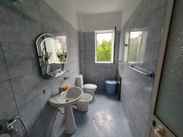 Tirane, jepet me qera apartament 1+1+A+BLK Kati 4, 70 m² 45.000 Leke (perballe shkolle Harry Fultz)