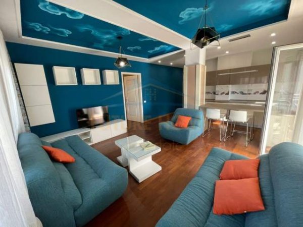Shqiperi, jepet me qera apartament 2+1+BLK Kati 3, 100 m² 800 Euro (sauk/teg)