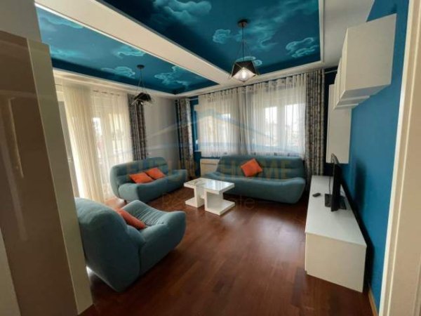 Shqiperi, jepet me qera apartament 2+1+BLK Kati 3, 100 m² 800 Euro (sauk/teg)