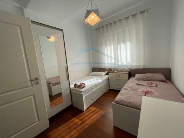Shqiperi, jepet me qera apartament 2+1+BLK Kati 3, 100 m² 800 Euro (sauk/teg)