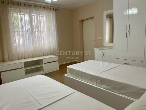Tirane, jepet me qera apartament 2+1+A+BLK Kati 0, 140 m² 450 Euro (Oxhaku)