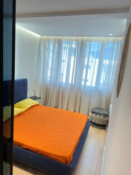 Tirane, jepet me qera apartament 1+1 Kati 7, 65 m² 700 Euro (Bulevardi Bajram Curri)