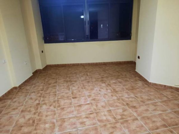 Tirane, jap me qera apartament 350 Euro (Brryl)
