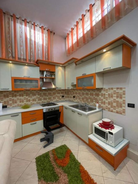 Tirane, jepet me qera apartament 90 m² 500 Euro (Rruga e Durresit)