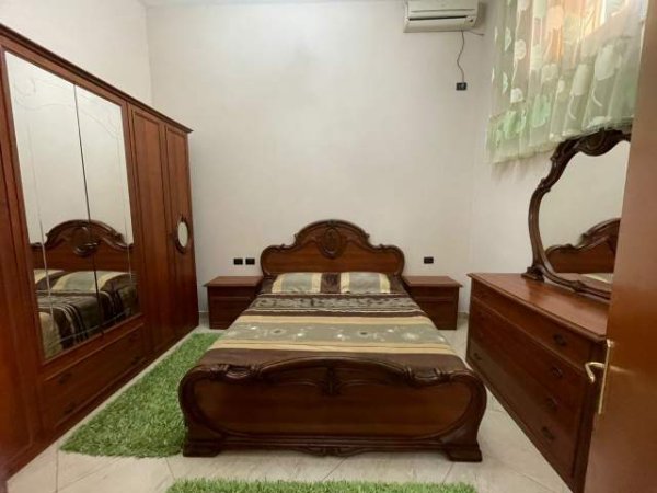 Tirane, jepet me qera apartament 90 m² 500 Euro (Rruga e Durresit)