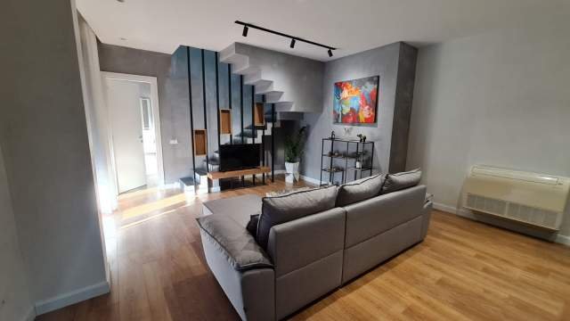 Tirane, jepet me qera apartament 110 m² 1.100 Euro (Rruga e Barrikadave)