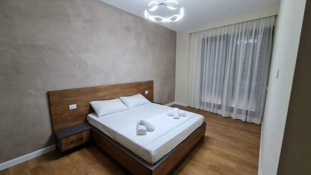Tirane, jepet me qera apartament 110 m² 1.100 Euro (Rruga e Barrikadave)