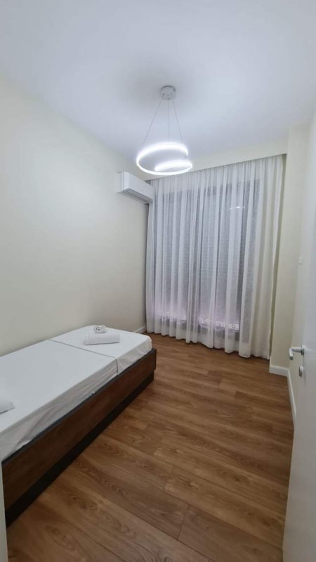 Tirane, jepet me qera apartament 110 m² 1.100 Euro (Rruga e Barrikadave)