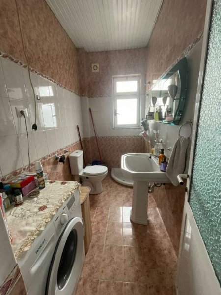 Tirane, jepet me qera apartament 55 m² 350 € (Prane Harry Fultz)