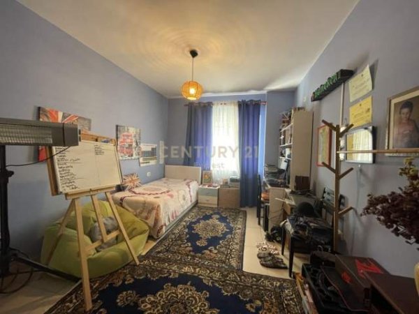 Tirane, shitet apartament 3+1+BLK Kati 3, 140.000 m² 140.000 Euro (Fresku)