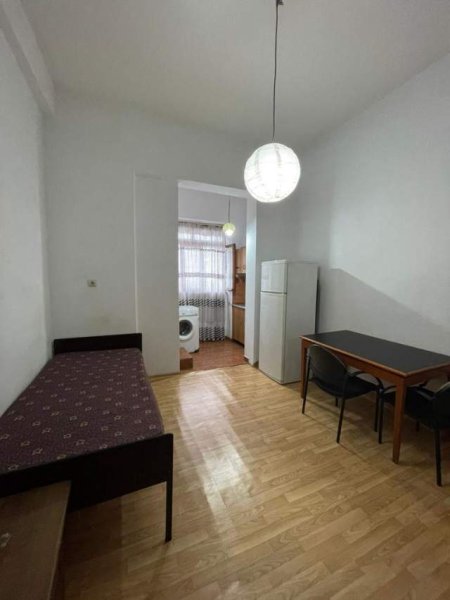 Tirane, jap me qera garsonier 1+1 Kati 2, 38 m² 220 Euro (Medreseja)