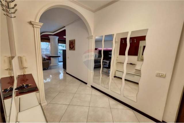 Tirane, jepet me qera apartament Kati 2, 117 m² 750 Euro (Liqeni i Tiranes)
