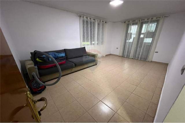 Tirane, jepet me qera apartament 2+1 Kati 2, 80 m² 380 Euro (21 dhjetori)