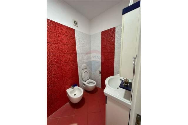 Tirane, jepet me qera apartament 2+1+A+BLK Kati 2, 105 m² 700 Euro (Rruga e Kosovareve)