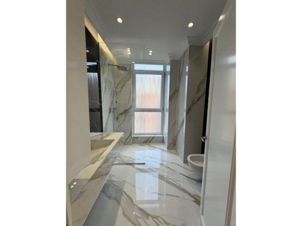 Tirane, shitet apartament 3+1 Kati 5, 168 m² 400.000 € 