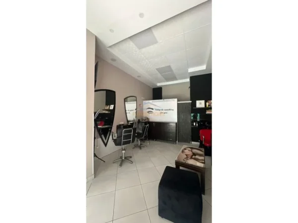 Tirane, jepet me qera ambjent biznesi Kati 0, 16 m² 350 € 