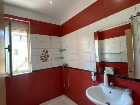 Tirane, jepet me qera apartament 2+1+Post Parkimi+Ballkon Kati 4, 110 m² 1.000 € (Liqeni i Thate)