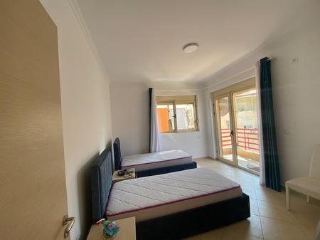 Tirane, jepet me qera apartament 2+1+Post Parkimi+Ballkon Kati 4, 110 m² 1.000 € (Liqeni i Thate)