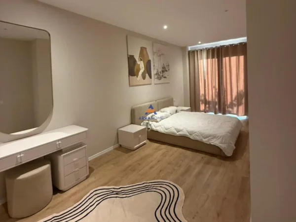 Vlore, jepet me qera apartament 2+1 Kati 1, 121 m² 600 € (PRANE LUNGOMARE VLORE REZIDENCA ODEON)