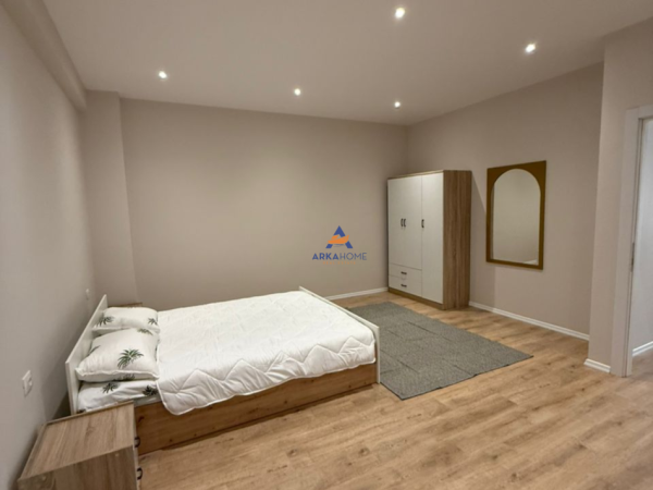 Vlore, jepet me qera apartament 2+1 Kati 1, 121 m² 600 € (PRANE LUNGOMARE VLORE REZIDENCA ODEON)