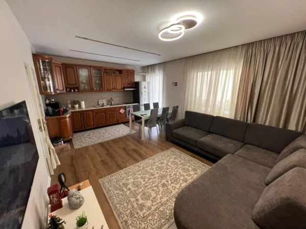Tirane, jepet me qera apartament 2+1 Kati 2, 500 € 