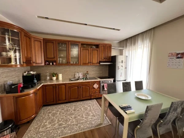 Tirane, jepet me qera apartament 2+1 Kati 2, 500 € 