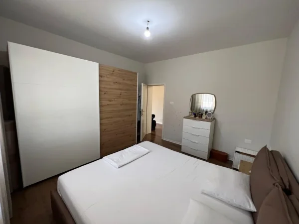 Tirane, jepet me qera apartament 2+1 Kati 2, 500 € 