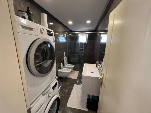 Tirane, jepet me qera apartament 2+1 Kati 2, 500 € 