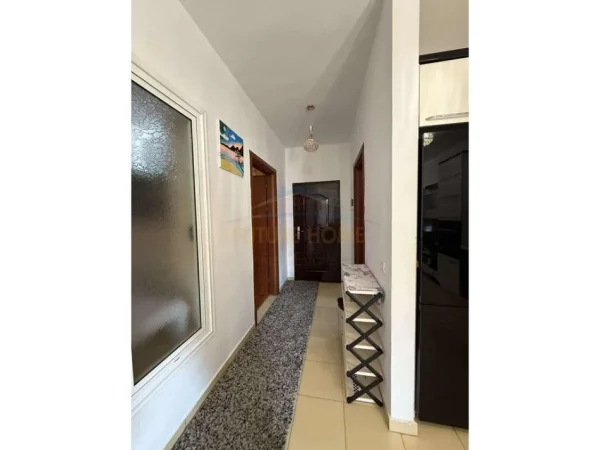 Tirane, jepet me qera apartament 2+1+Ballkon Kati 6, 67 m² 450 € (prane GRAND GALLERY)  UNA56938