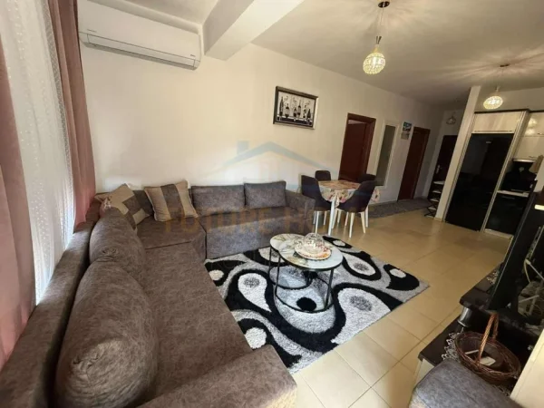Tirane, jepet me qera apartament 2+1+Ballkon Kati 6, 67 m² 450 € (prane GRAND GALLERY)  UNA56938