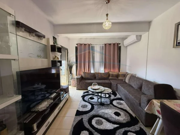 Tirane, jepet me qera apartament 2+1+Ballkon Kati 6, 67 m² 450 € (prane GRAND GALLERY)  UNA56938