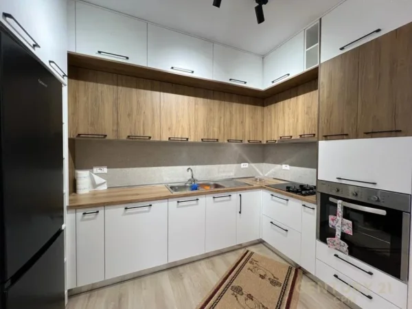 Tirane, jepet me qera apartament 2+1 Kati 7, 102 m² 550 € 