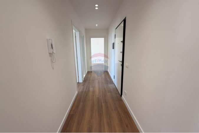 Tirane, shitet apartament 2+1+Ballkon , 97 m² 120.000 € 