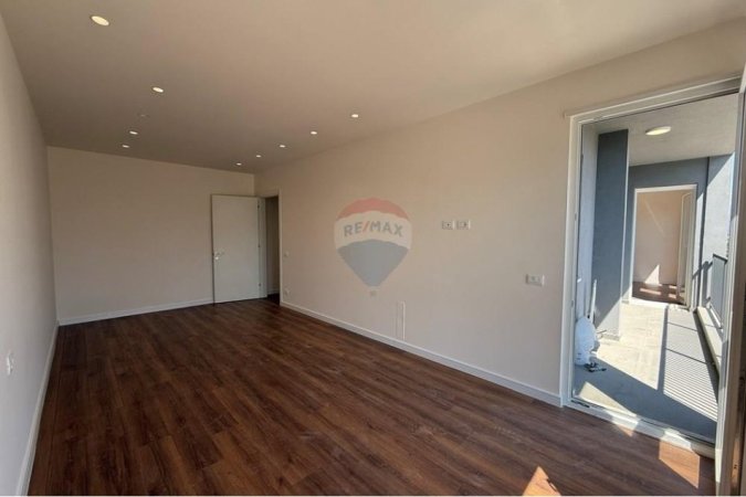 Tirane, shitet apartament 2+1+Ballkon , 97 m² 120.000 € 