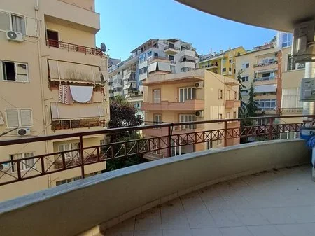 Tirane, jepet me qera apartament 2+1+Ballkon Kati 4, 84 m² 580 € (Kodra e Diellit)