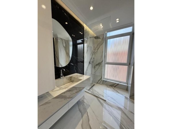 Tirane, shitet apartament 3+1 Kati 5, 168 m² 400.000 € 